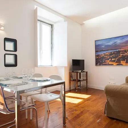 Apartment Feels Like Castelo Modern